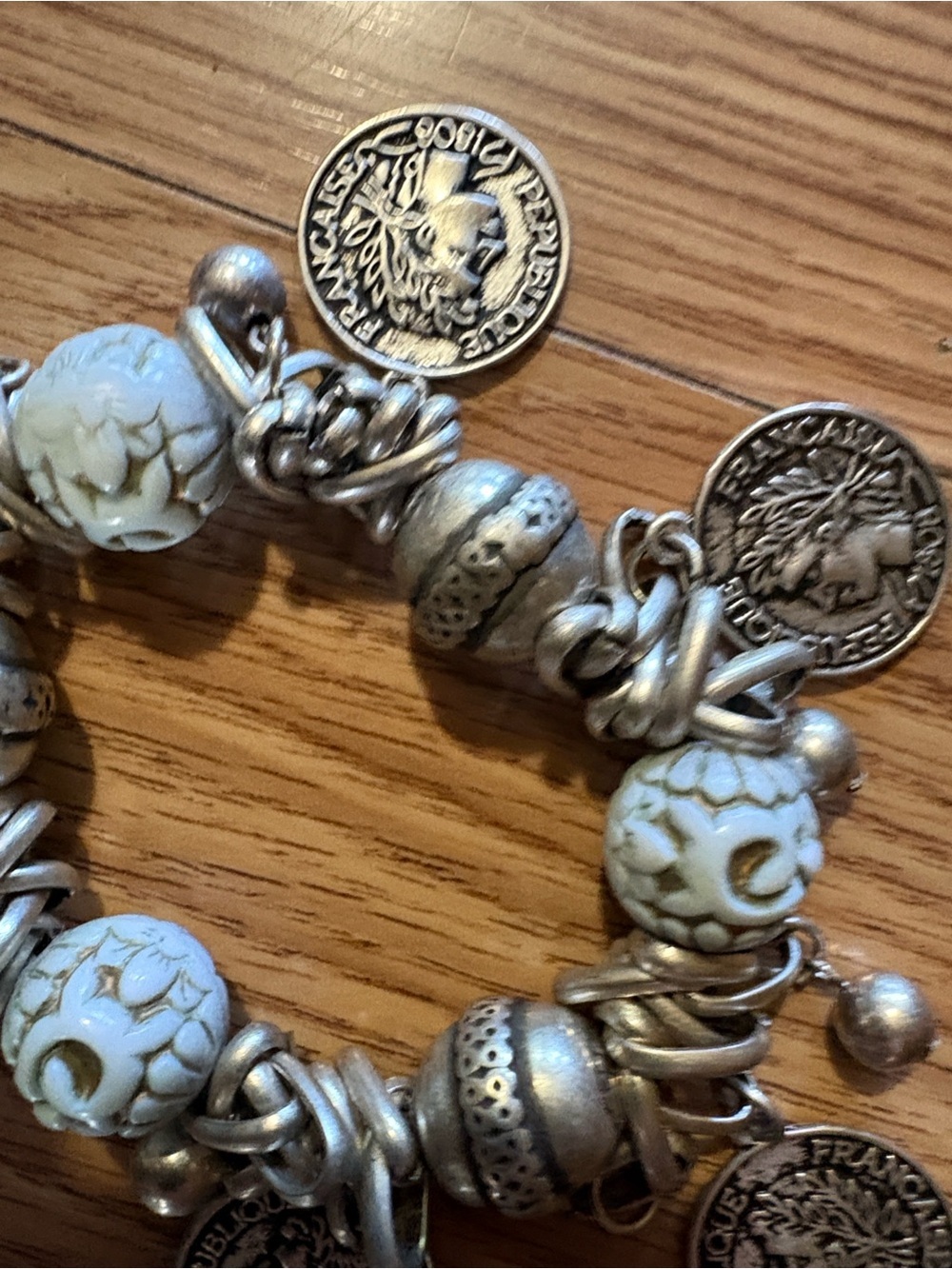 VINTAGE CHA CHA ROMAN COIN CHARM LIGHT BLUE STONE DANGLE STRETCH BRACELET - Picture 6 of 9